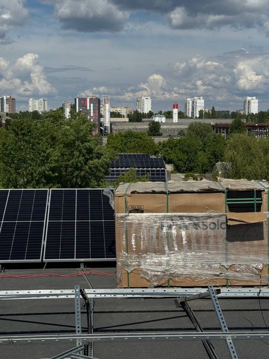 Deye Інвертори акумуляторні батареї, сонячні панелі