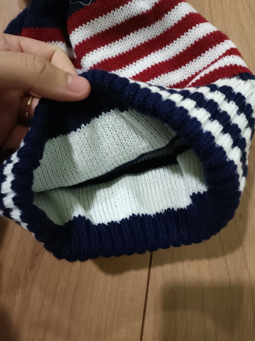 Gorro de lã ( Cerca de 49cm) 2/3 anos