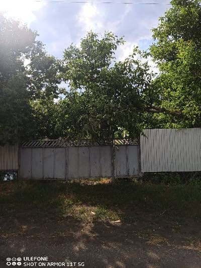 Будинок цегляний, два участки, 1 га землі