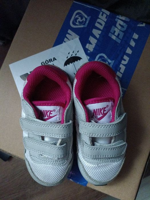 Buty Nike r. 23,5
