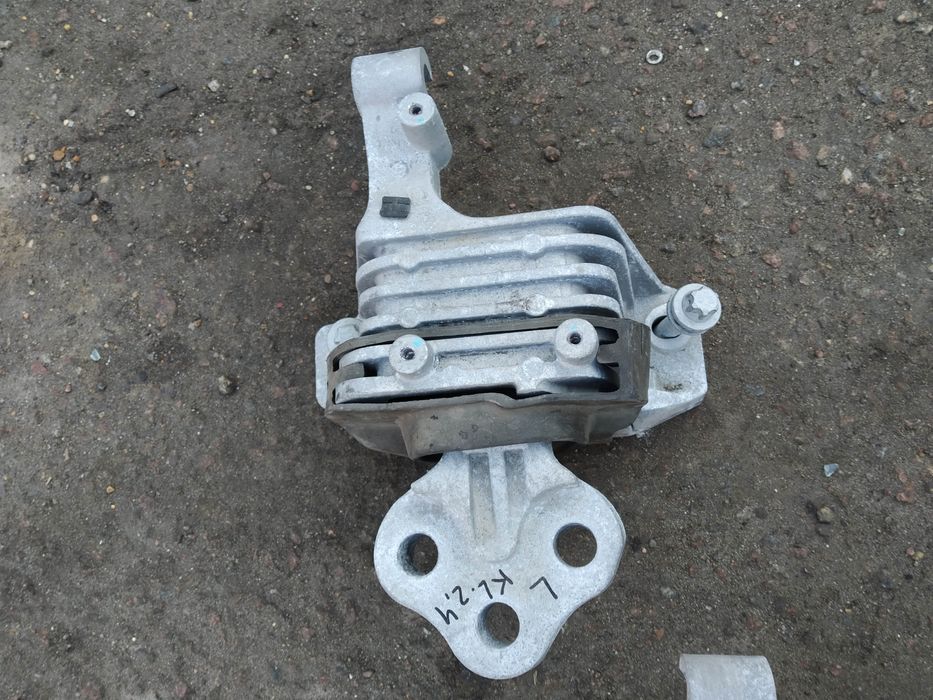 Jeep Cherokee kl FWD AWD 14-18г подушка двигателя левая 3.2л2.4л