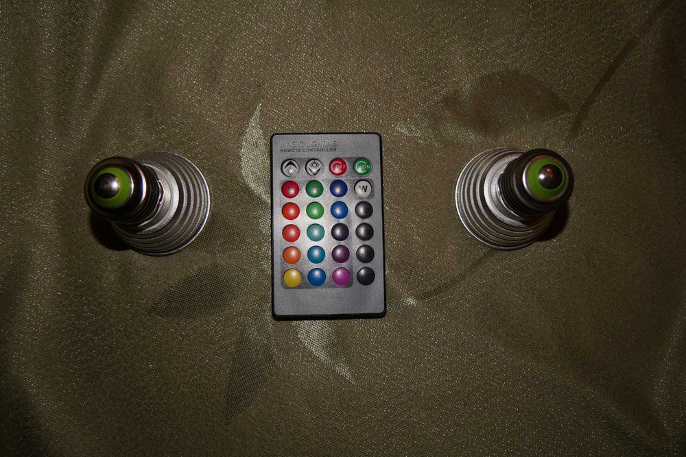 2 szt nowa żarówka LED multikolor E27 + pilot na Sylwester impreza