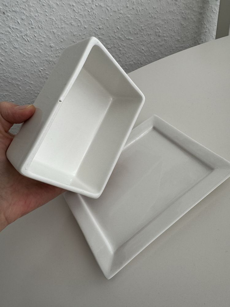 Porcelanowa biała maslenica