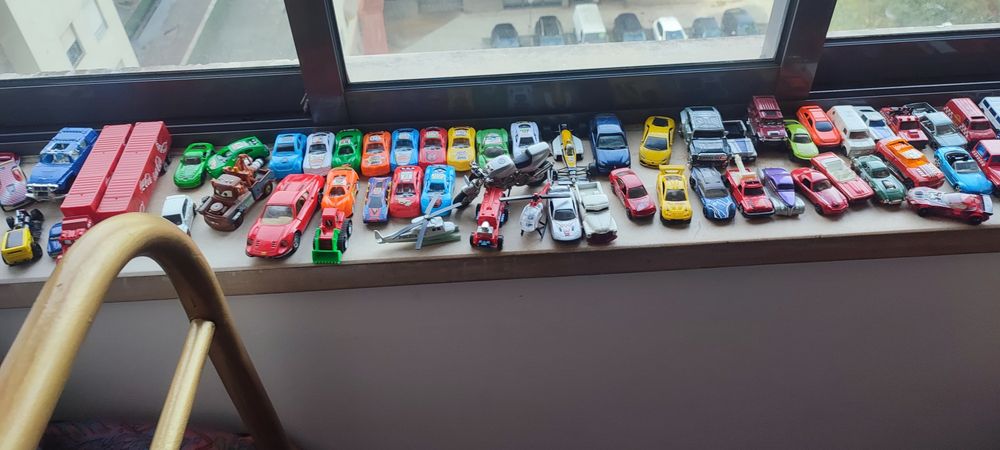 Mini carros maioria hotwweels