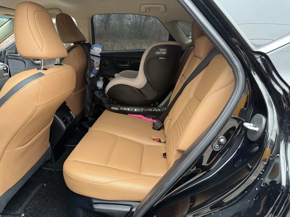 Автомобіль Lexus NX 200T