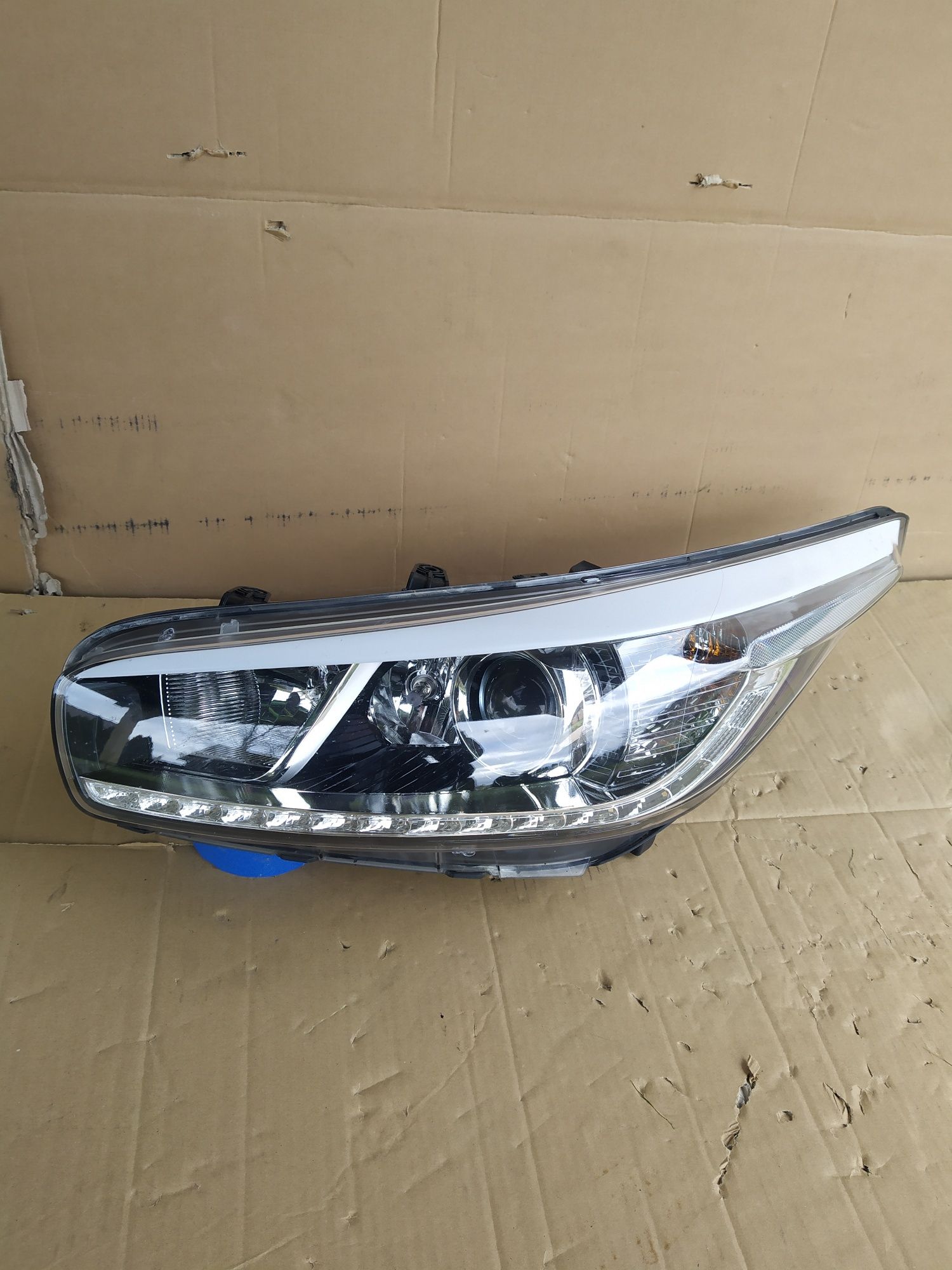 Kia Cee'd ll Lampa Przód Lewa H7+Led