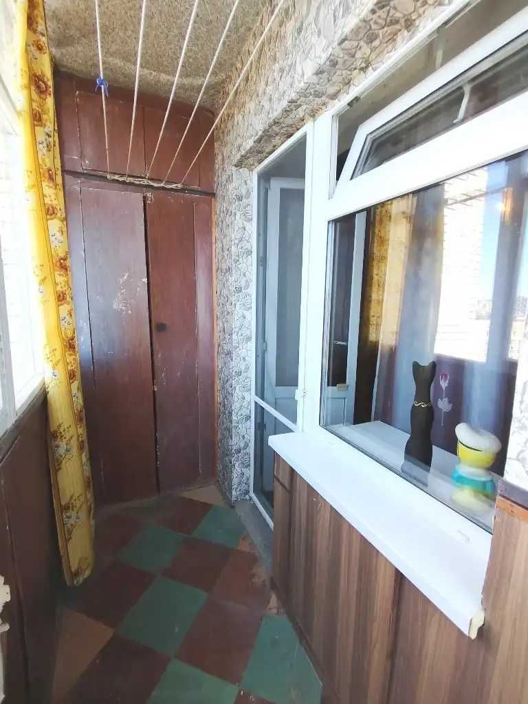 Продам большую 3к возле озера Победа 6.Кирпичный дом.Перемога