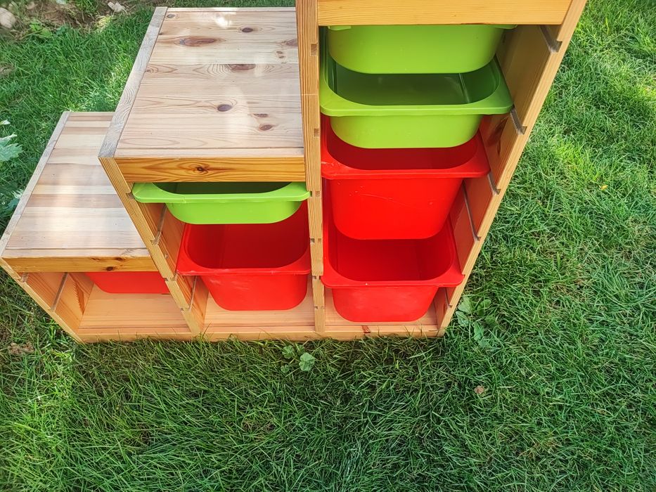 Regał z pojemnikami ikea