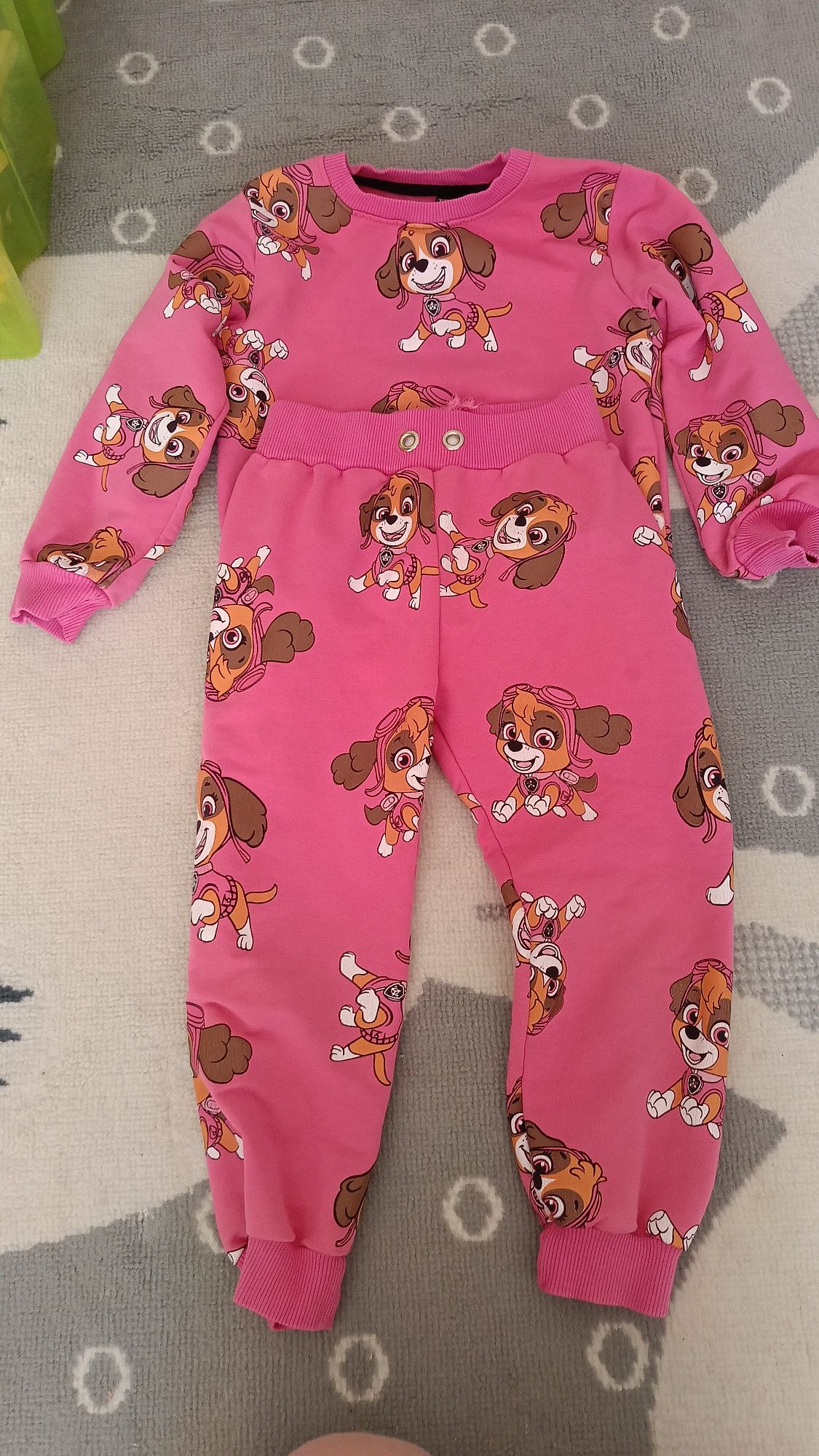 Dres dziewczęcy 104/110