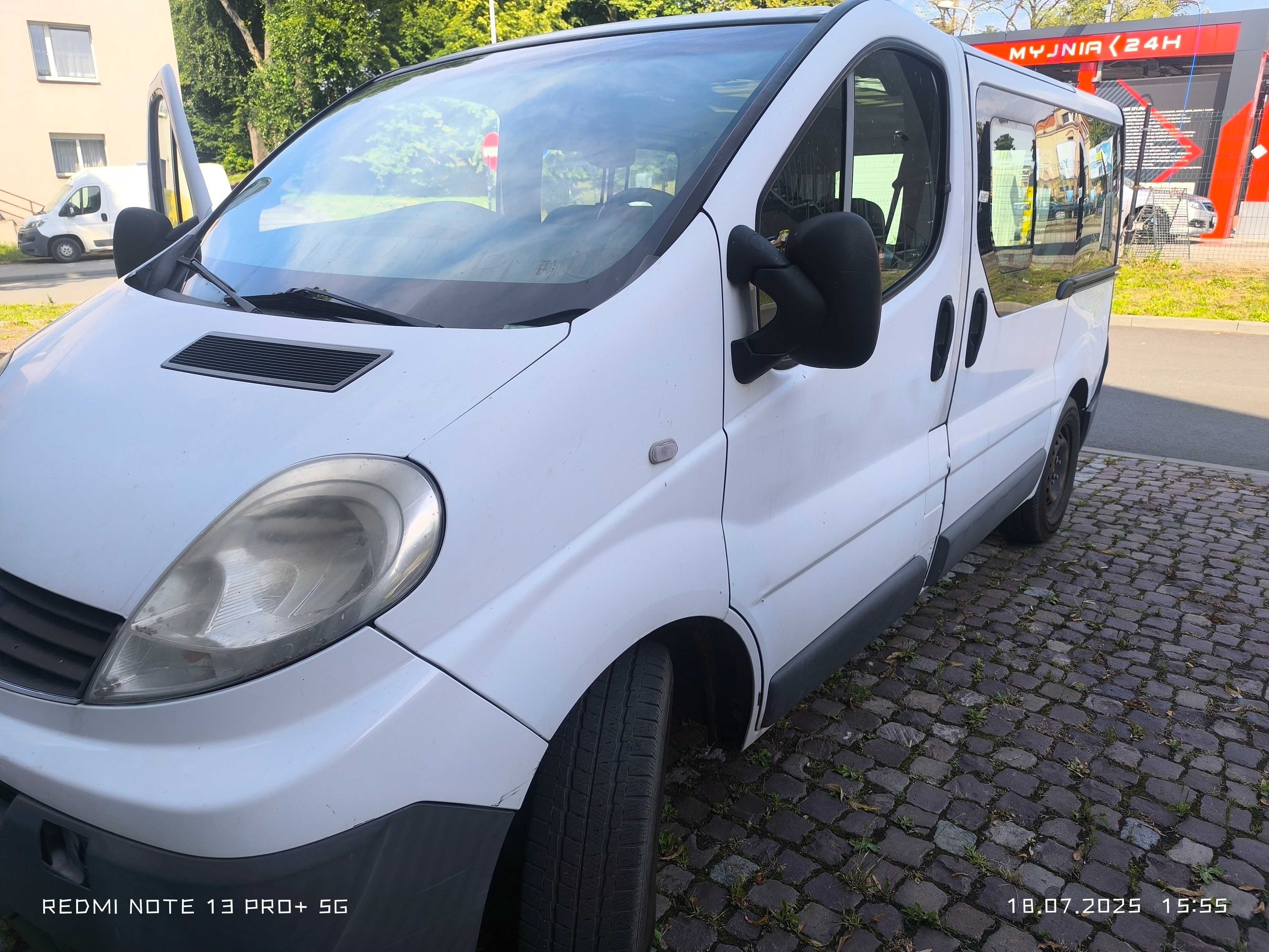 Renault Trafic l1h1 brygadówka 6  osób  klima