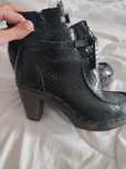 Buty z drewniana podeszwa i obcasem firmy soft crox rozmiar 39