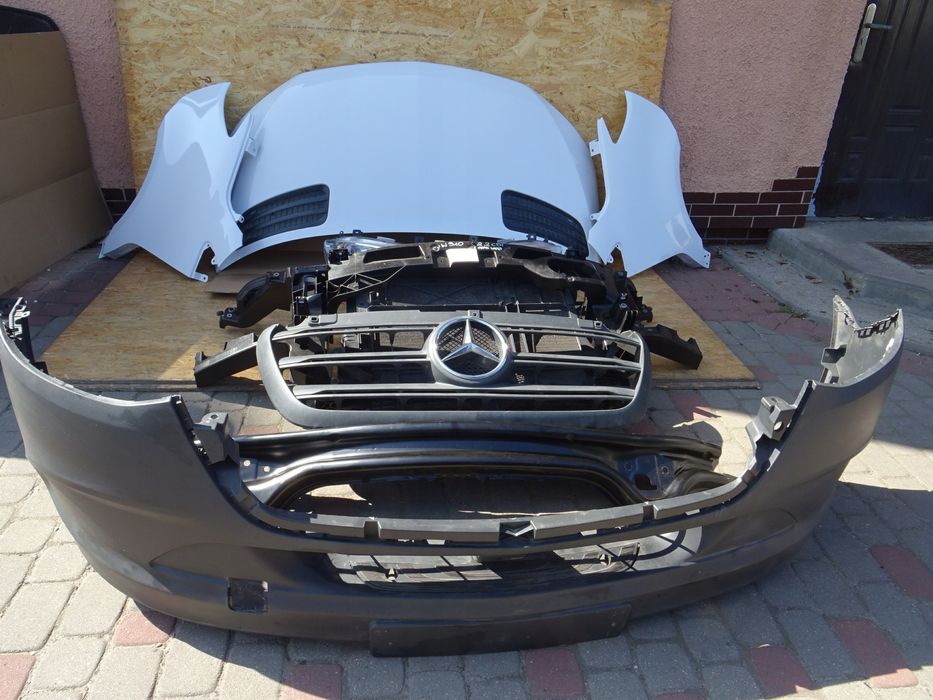 Бампер передній Спрінтер 907 906 Оригінал! хороший стан! В наявності!