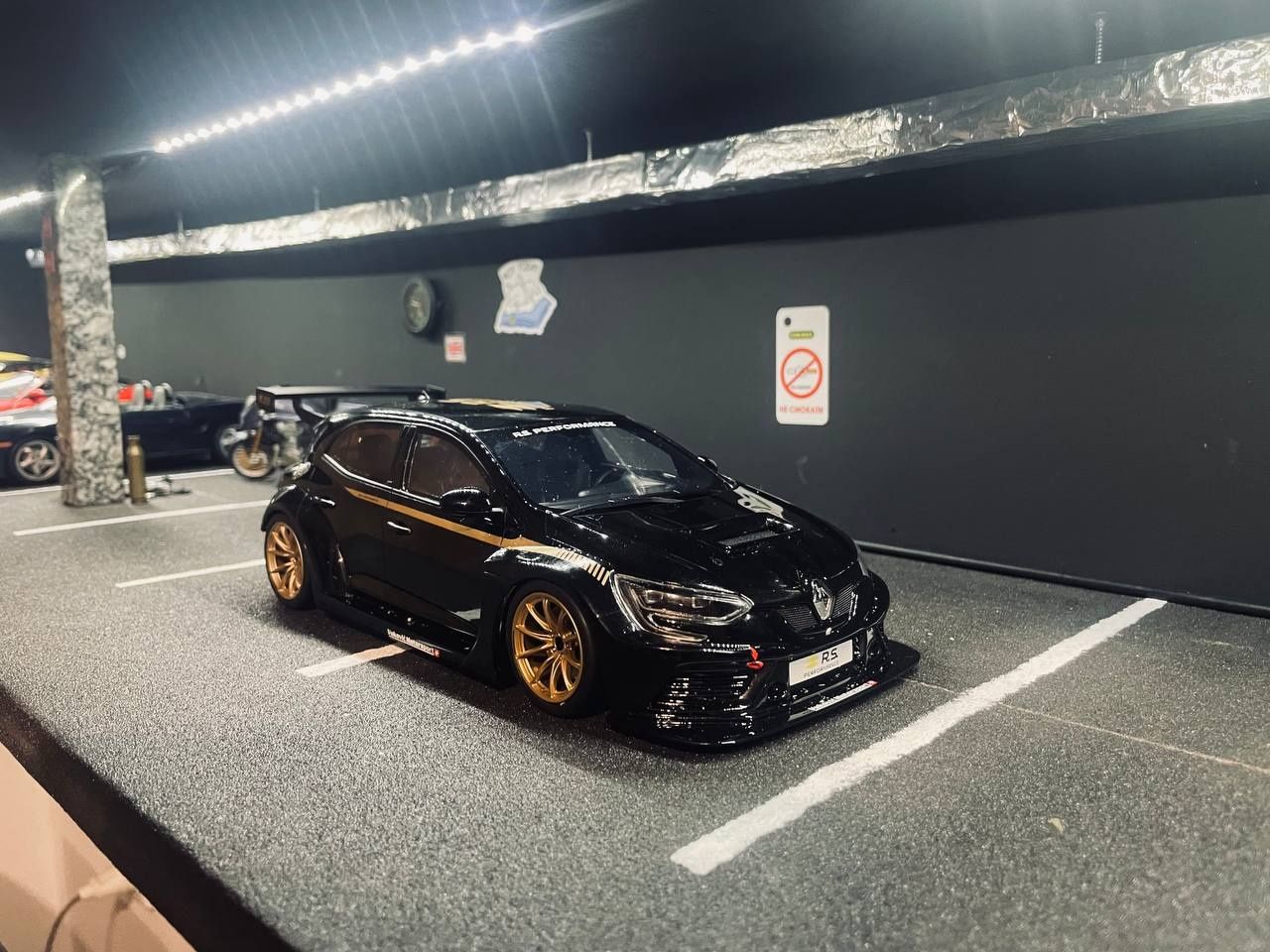 Модель Renault Megane RS 1:18 Otto mobile