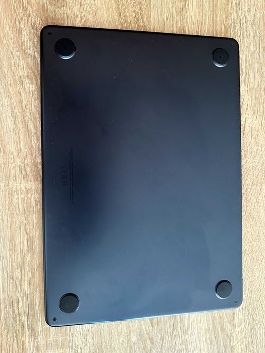 MacBook Air M3 (2024) – 13" – COMO NOVO