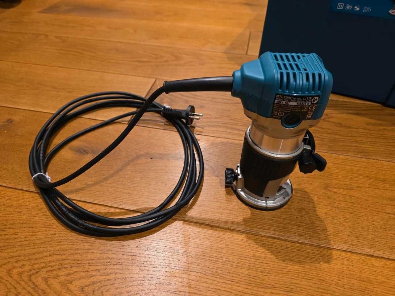 Makita Oberfräse RT0700CX2J Neu unbenutzt