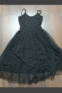 Чорна сукня на бретелях