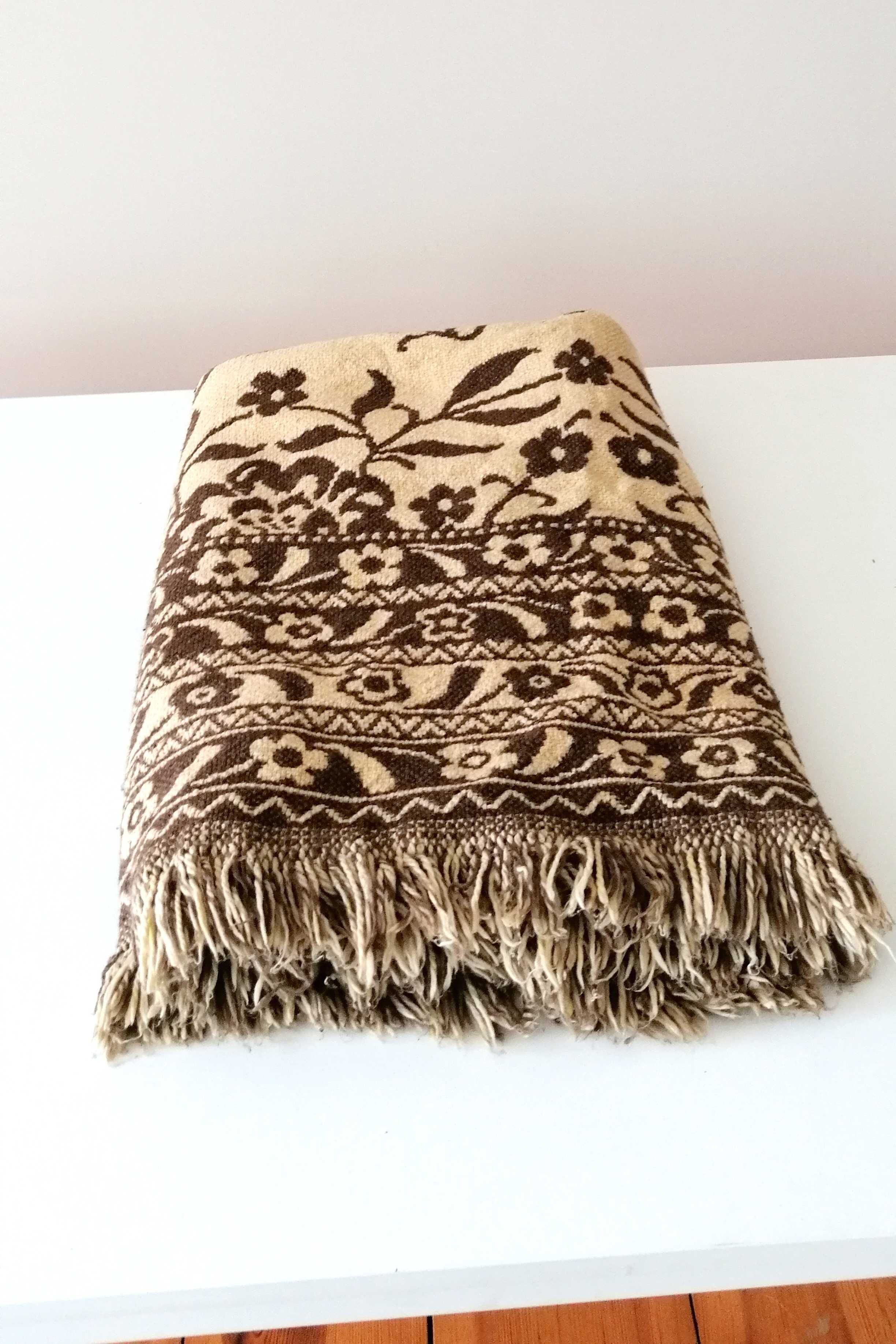 retro vintage brązowy stary koc pled z czasów prl lata 50te 90te ecru