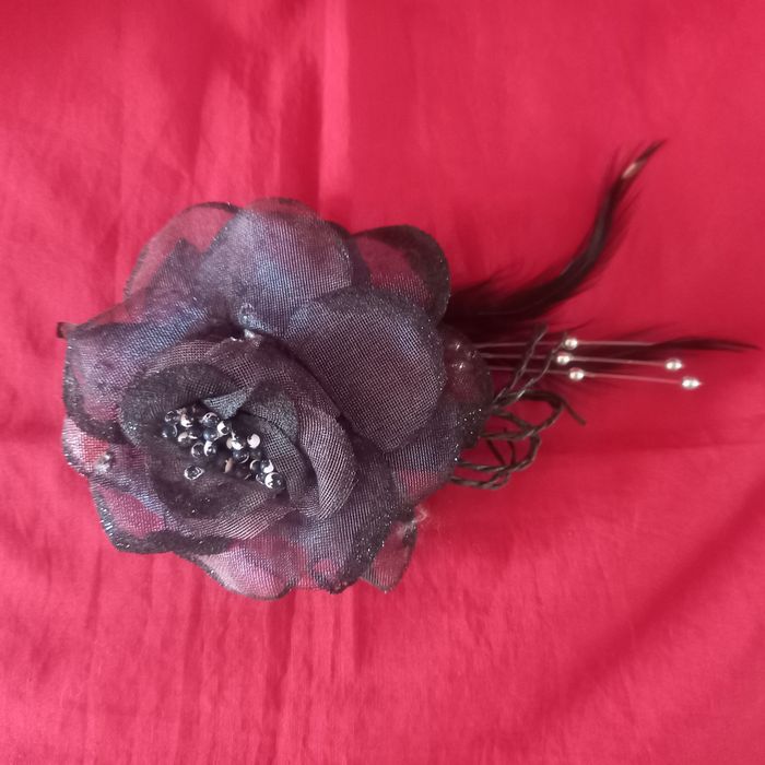 Брошка - зажим чорна троянда