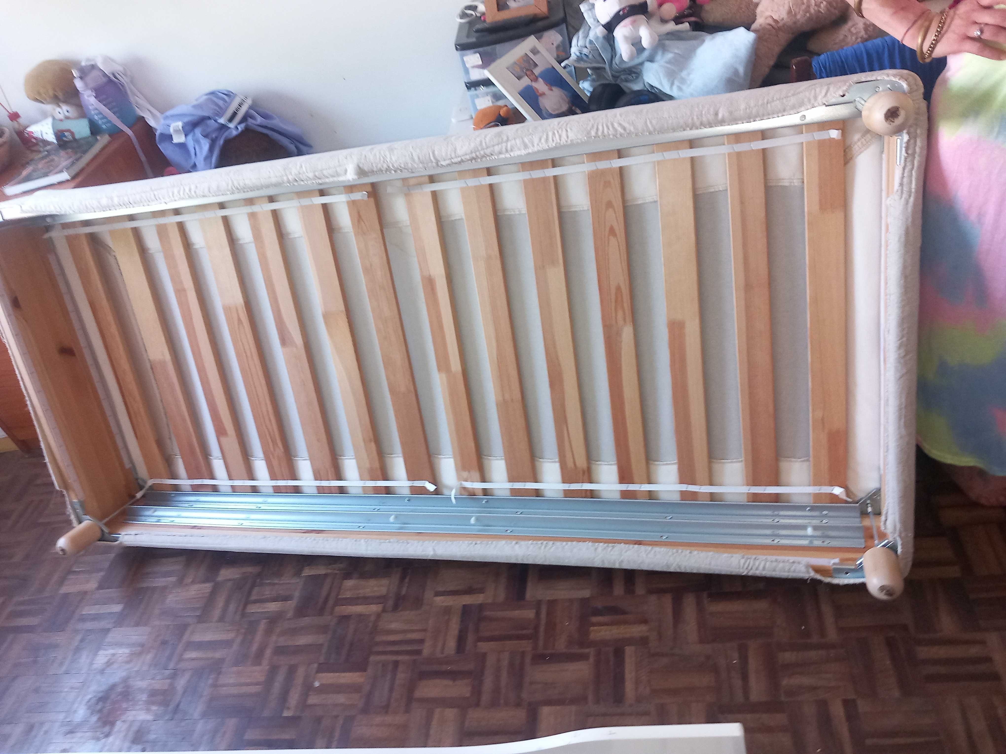Estrato cama com pés