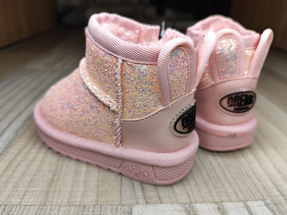 Теплі уги для дівчинки