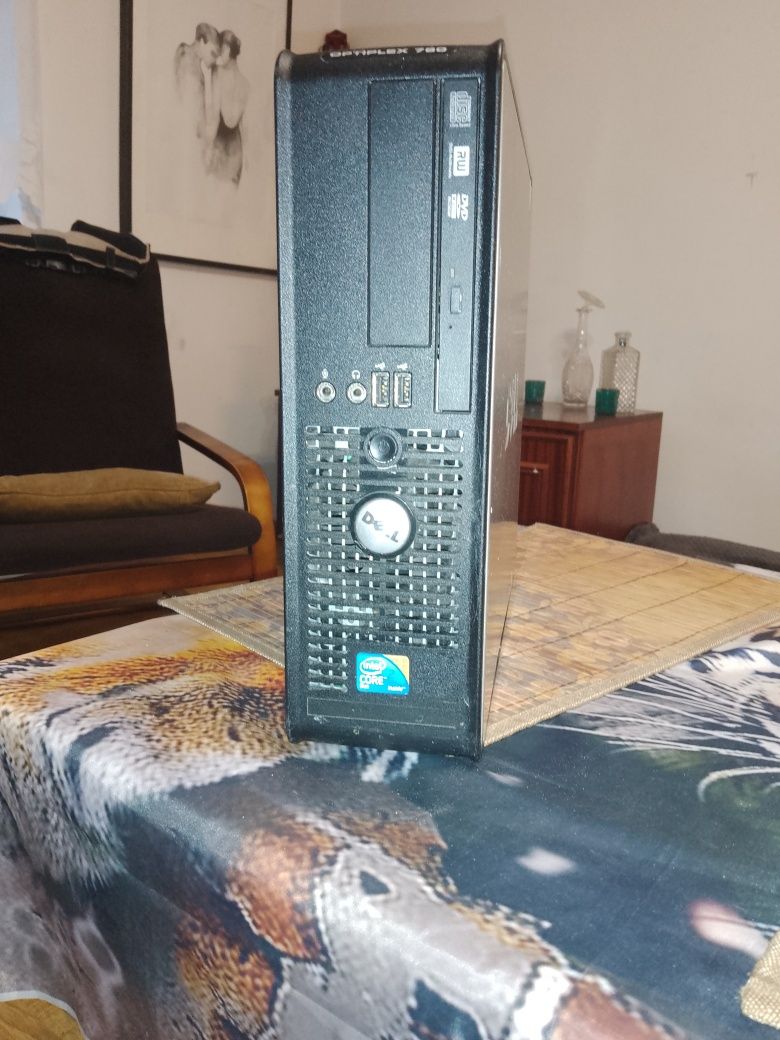 Komputer stacjonarny Dell optiplex 780 Pro z monitorem (tv) Manta