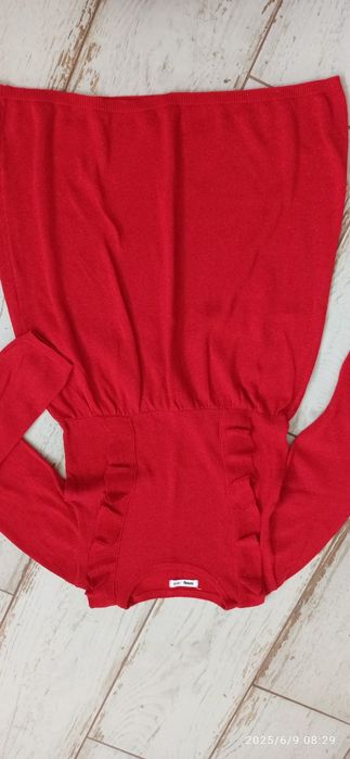 Czerwona sukienka dzianinowa 140 bdb