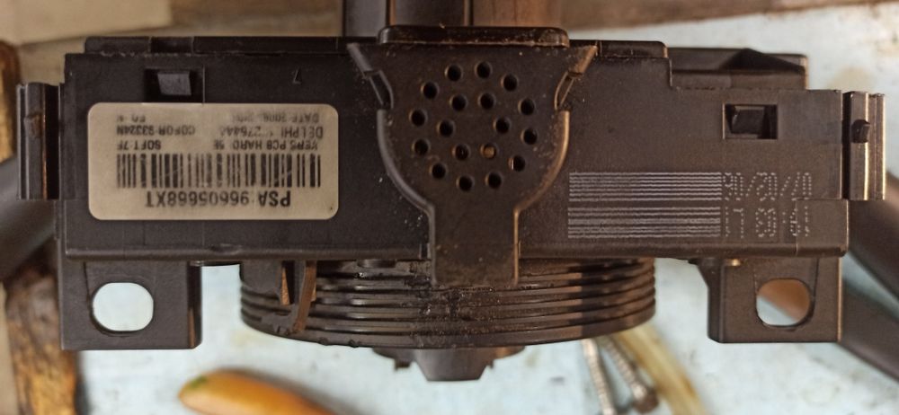 Подрулевой переключатель света и дворников на Пежо партнёр.