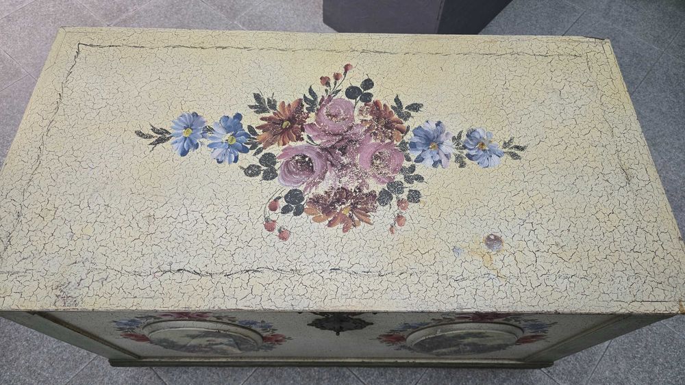 Baú antigo em excelente estado