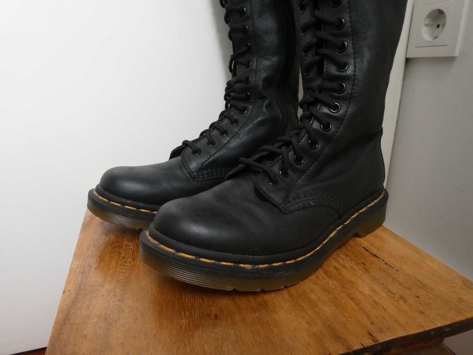 Botas Dr. Martens Altas (20 Furos) - Impecáveis! Usadas 1 Única Vez