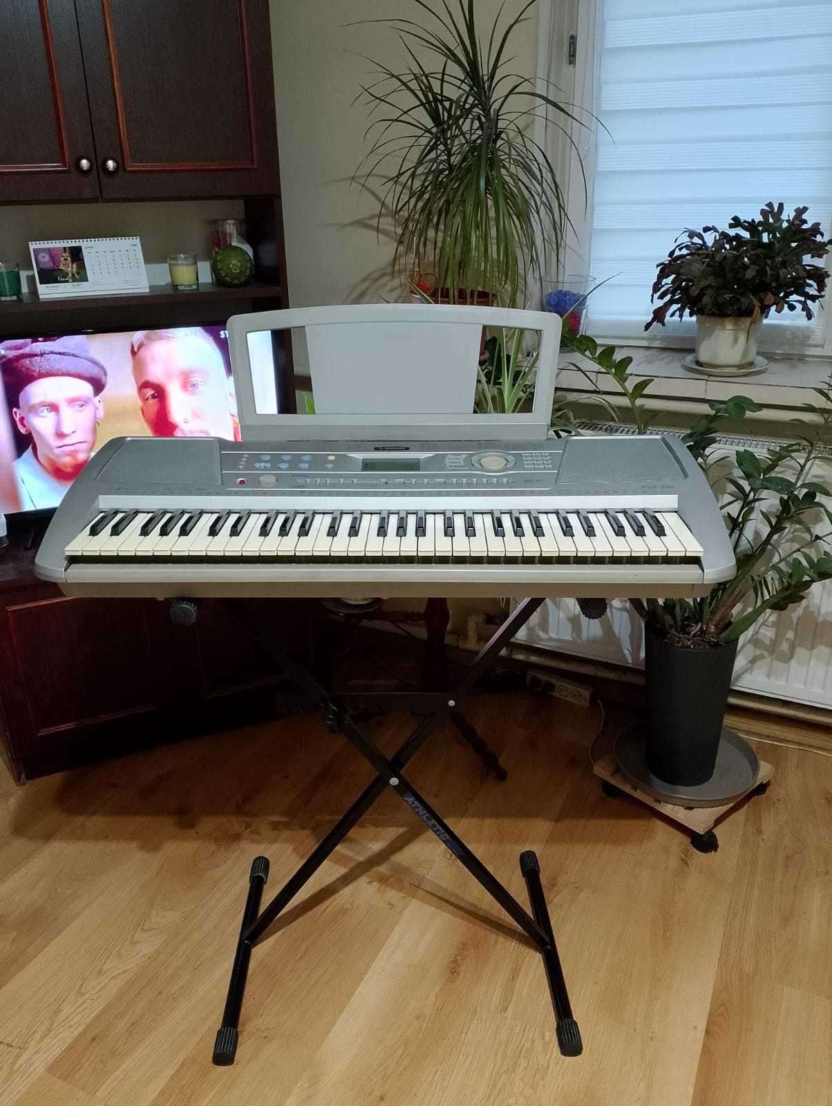 Profesjonalny keyboard Yamaha PSR-290 z całym wyposażeniem