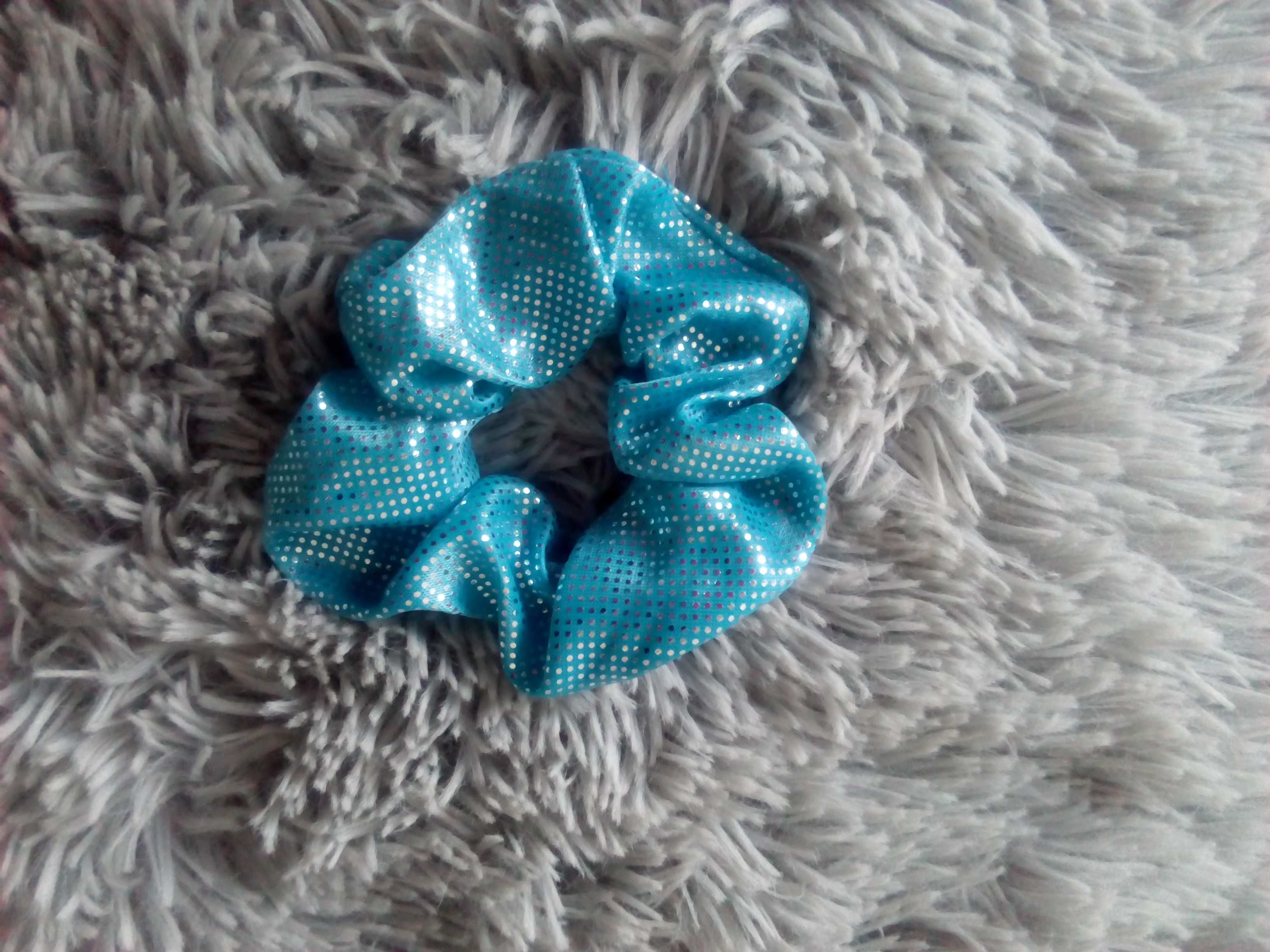 Połyskujące scrunchie do wlosów