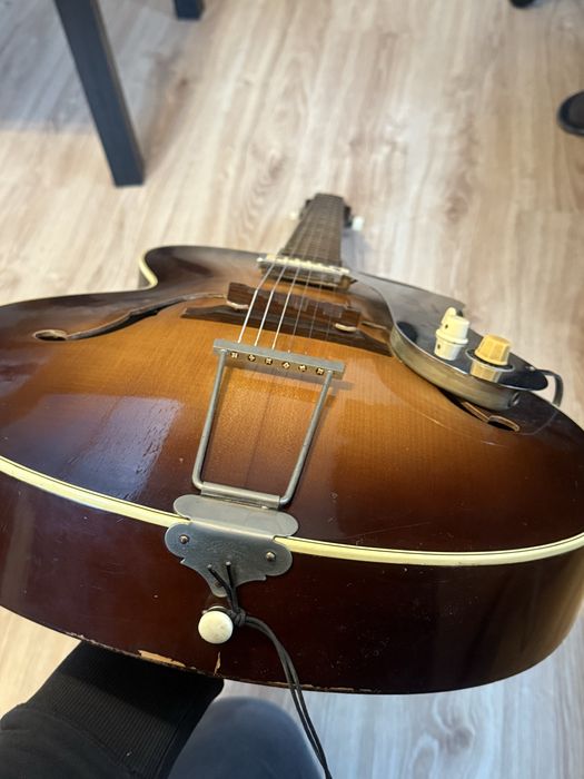 Gitara elektryczna elektroakustyczna jazzowa hofner