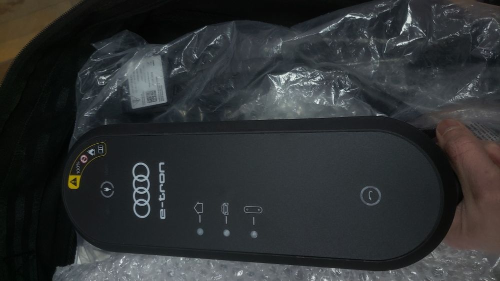 Audi E-tron Charger Type2 3.6-11 KW, Type1 3.6-9.6