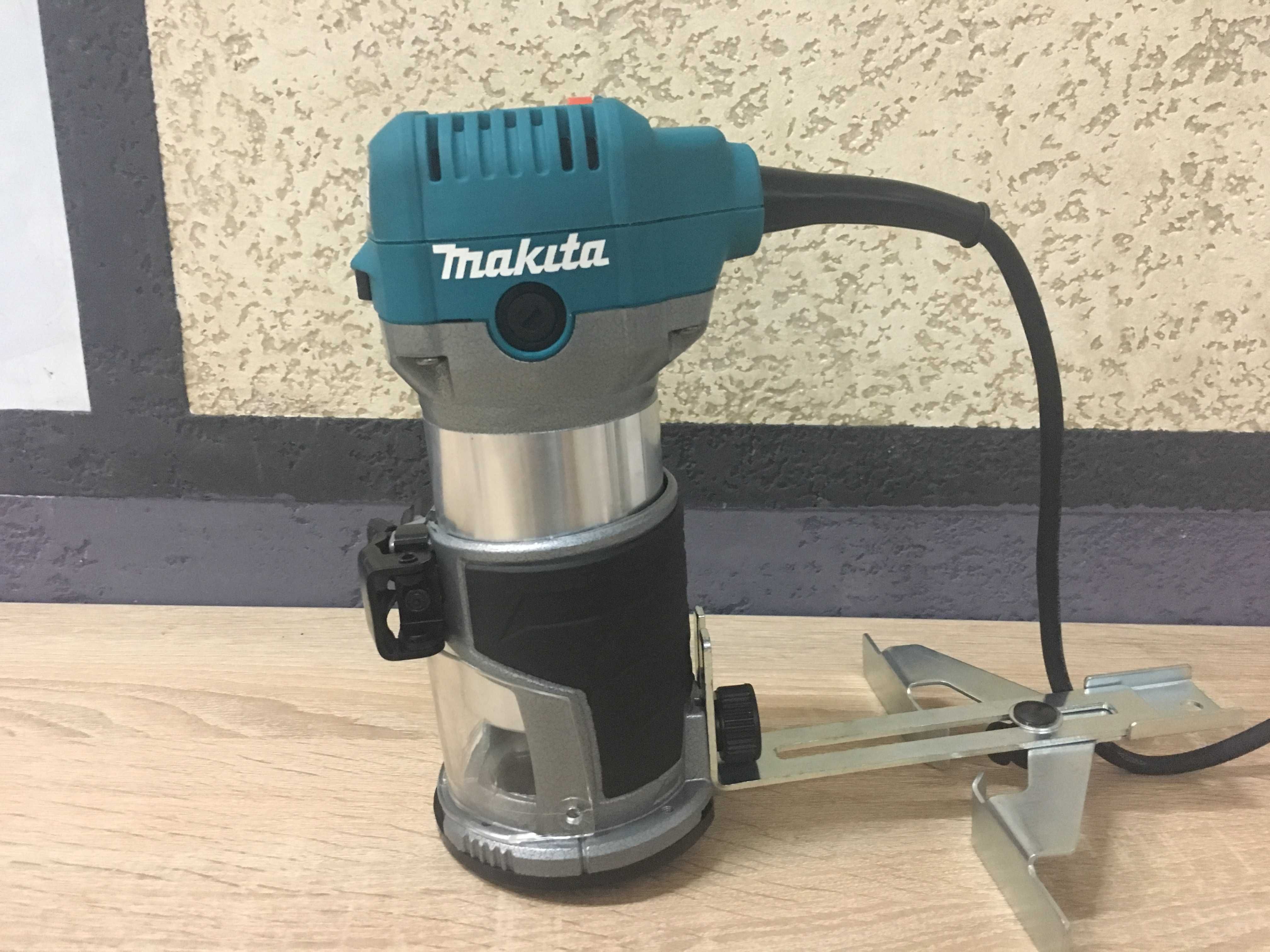 Фрезер Makita RT0700C 6-8мм (2/3/4 базы в комплекте)