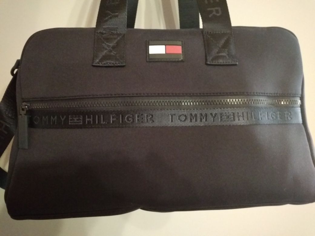 Sprzedam sportową torbę Tommy Hilfiger