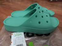 Босоніжки шльопанці Crocs  classic platform slide W8