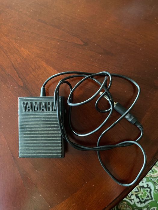 Клавішний інструмент Yamaha DGX 305