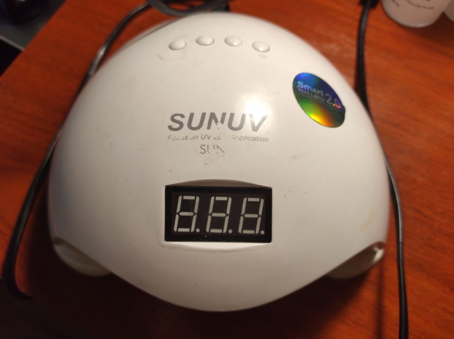 Розпродаж матеріалів для манікюру