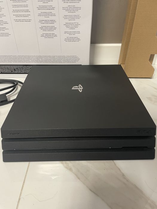 Sony playstation 4 PS4 Pro отличное состояни, +100 игр