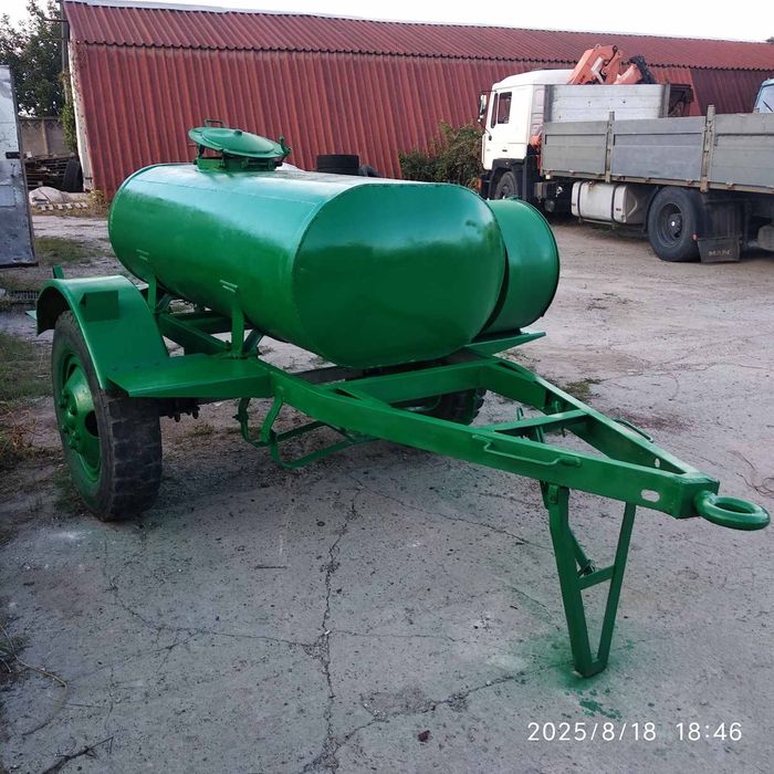 Продам бочку-причіп.