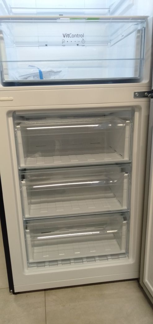 Lodówka Amica FK3356.4GBDF , szklany front.