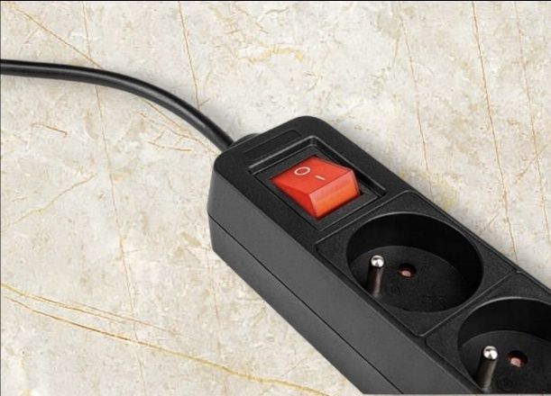 Przedłużacz Listwa Zasilająca Włącznik Mocny Gruby 3m 5 Gniazd Czarna