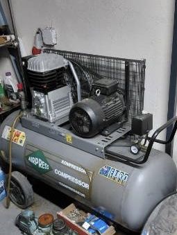 Airpress kompresor dwutlokowy HK 700/300 sprężarka