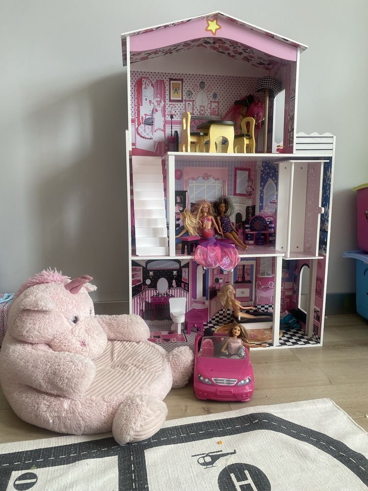 Domek KidKraft dla lalek plus lalki siedzisko zestaw