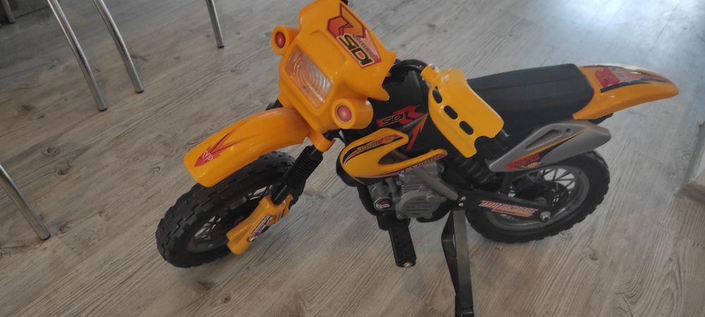 Motor na akumulator cross