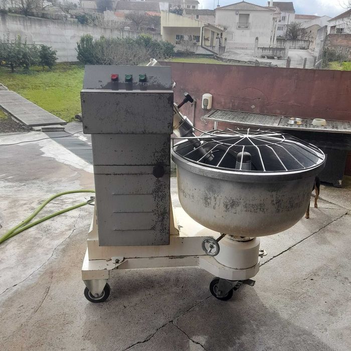 Amassadeira de pão e bolos