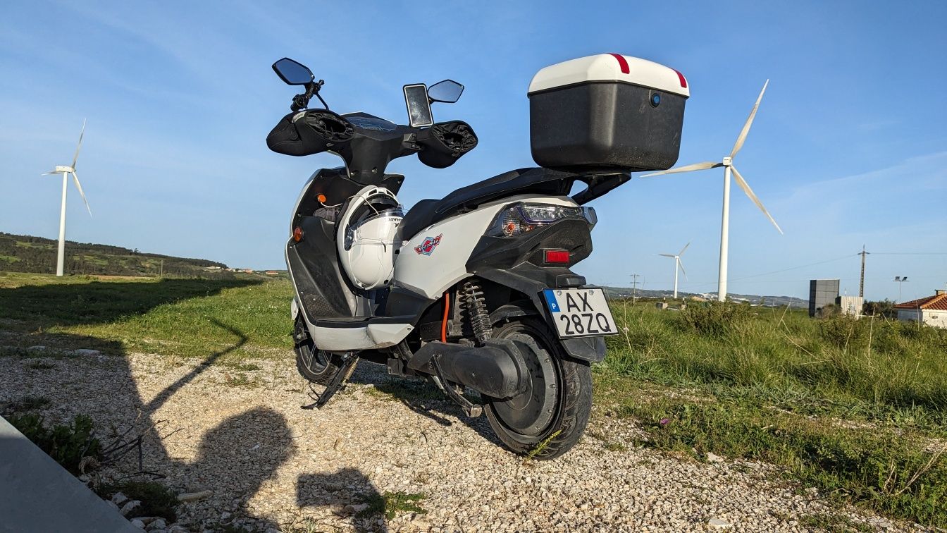 Scooter elétrica 72v 1500w semi nova matriculada
