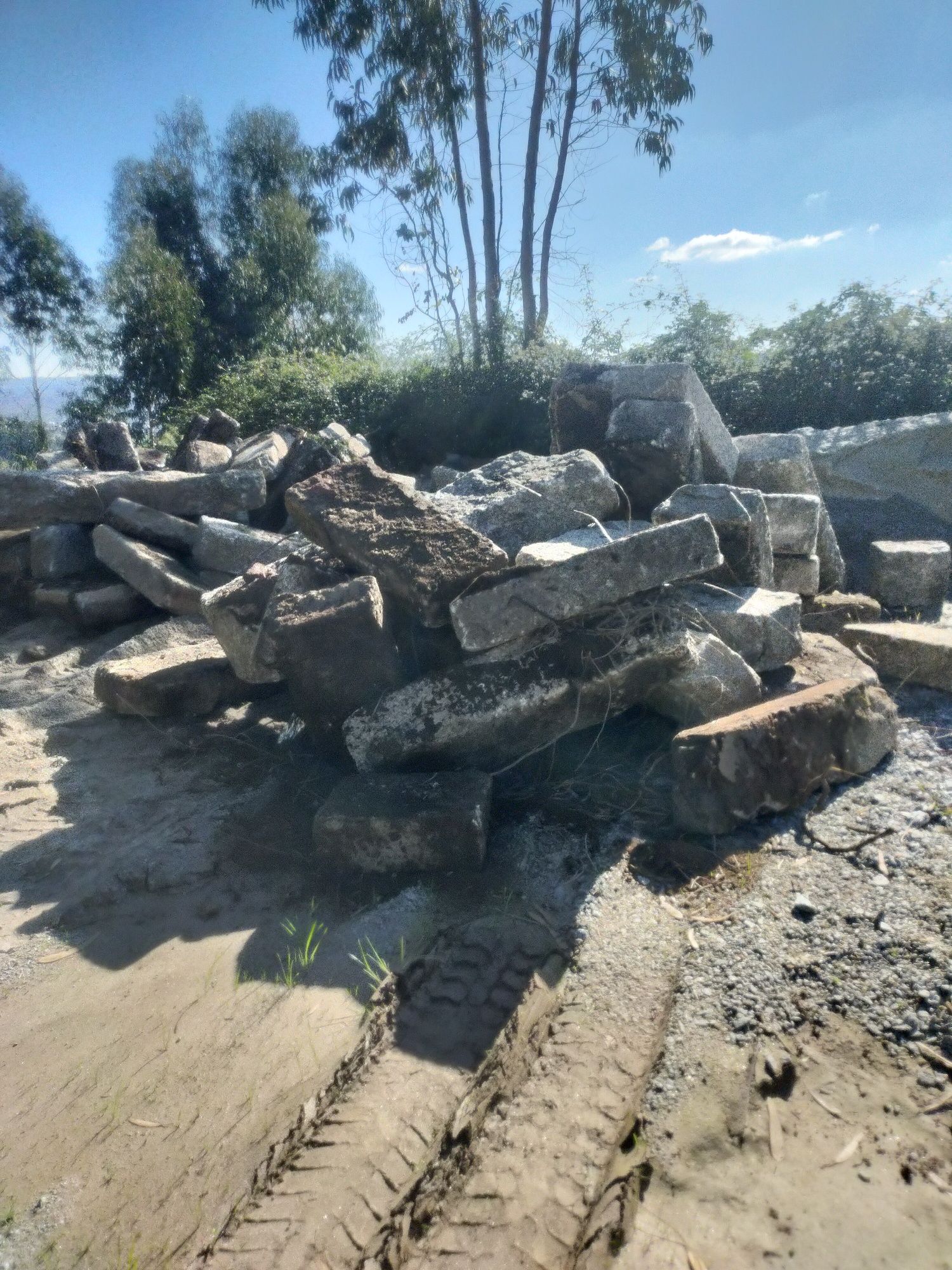 Pedra para muros e restauros