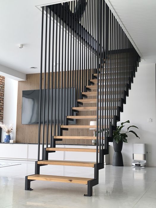 Schody na konstrukcji stalowej