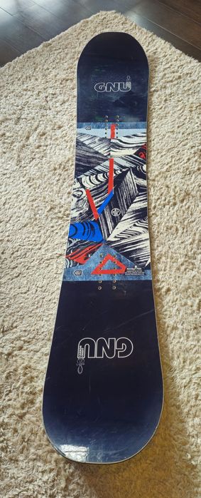 Deska snowboardowa GNU Money 153cm